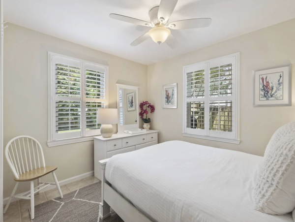 Classic Isle of Palms Bungalow 2 blocks to the beach with private pool